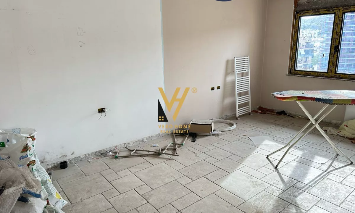 Shtepi ne shitje Apartament ne Tirane, 2+1, Mobilimi Bosh, pa mobiluar, Pagesa 370,000  Euro.