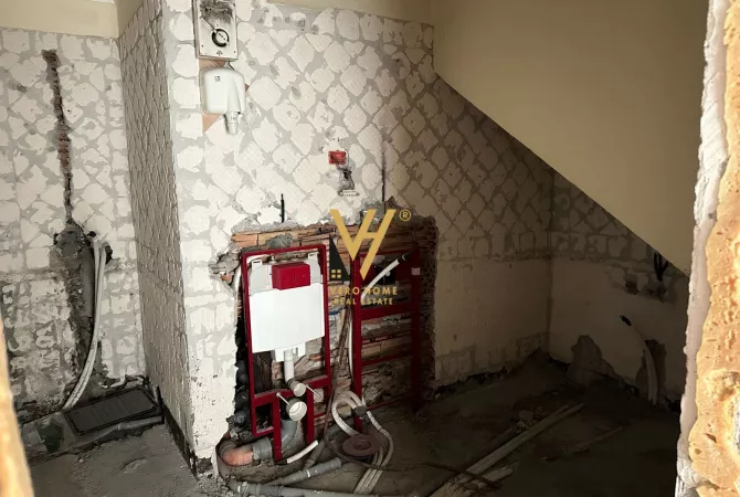 Shtepi ne shitje Apartament ne Tirane, 2+1, Mobilimi Bosh, pa mobiluar, Pagesa 370,000  Euro.