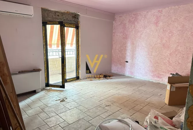 Shtepi ne shitje Apartament ne Tirane, 2+1, Mobilimi Bosh, pa mobiluar, Pagesa 370,000  Euro.