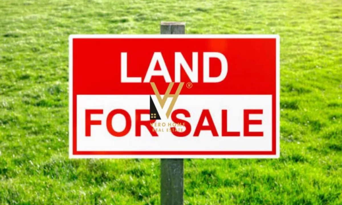 SHITET TRUALL 3.000 M2 NE MULLET 450.000 EURO