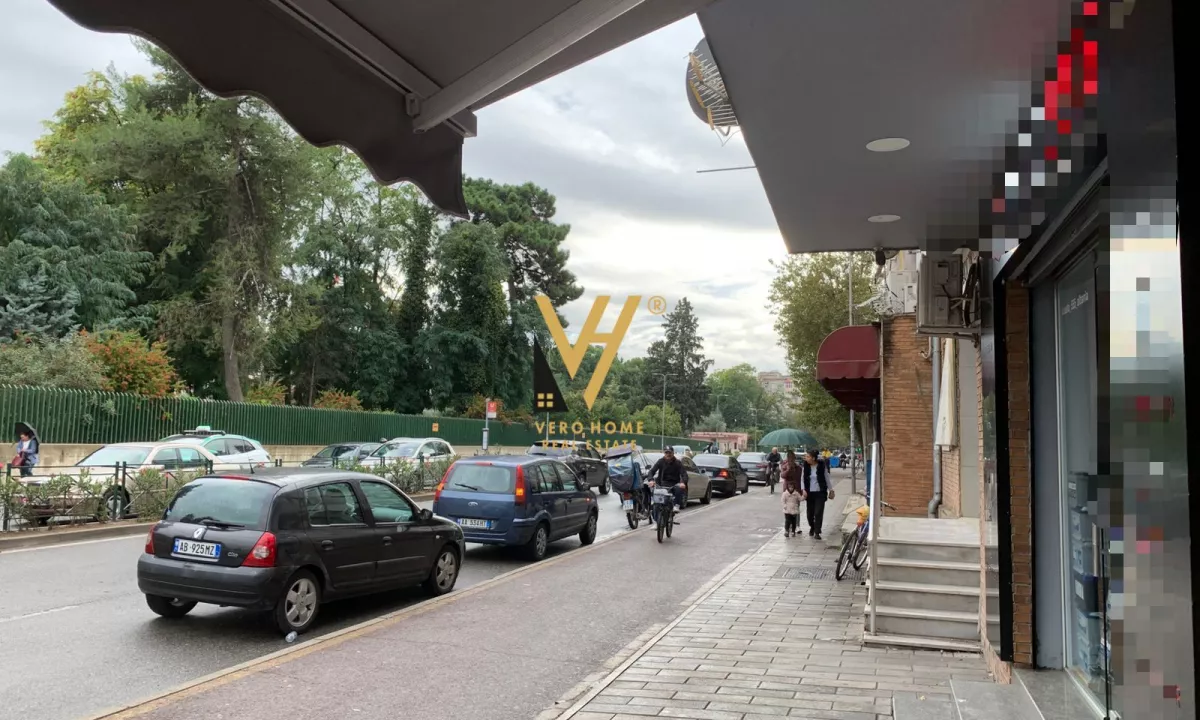 JEPET DYQAN 70 M2 ME QERA TE RRUGA E DIBRES 1.200 EURO