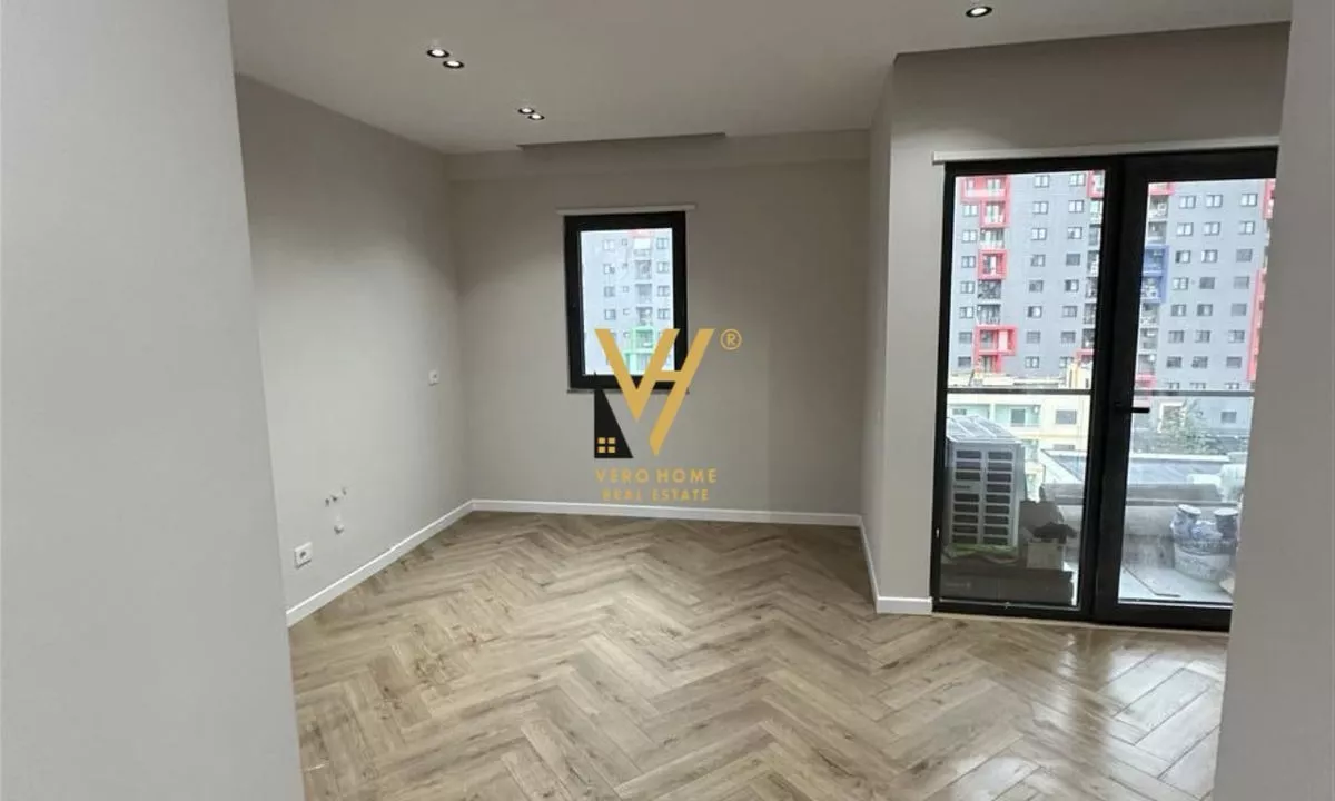 JEPET ZYRE 126 M2 ME QERA TE REZ OASIS, UNAZA E RE 1.250 EURO