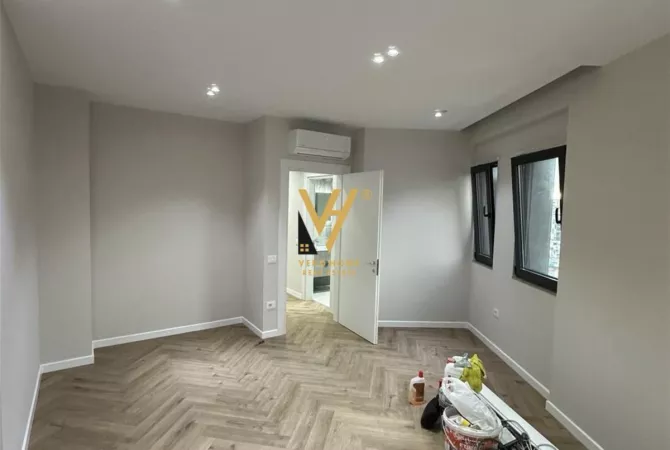 Business Property for Rent 3+1 in Tirana - 1,250 Euro