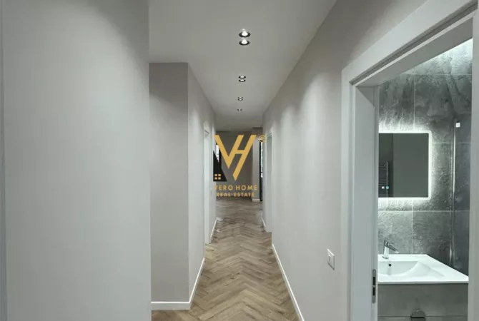 Business Property for Rent 3+1 in Tirana - 1,250 Euro