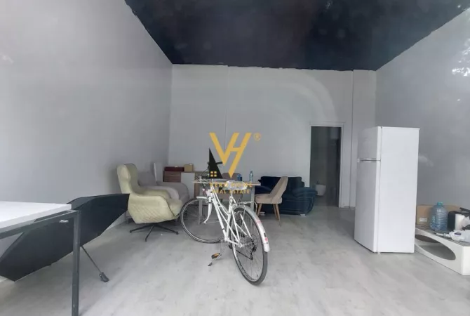 Business Property for Rent 1+1 in Tirana - 45,000 Leke