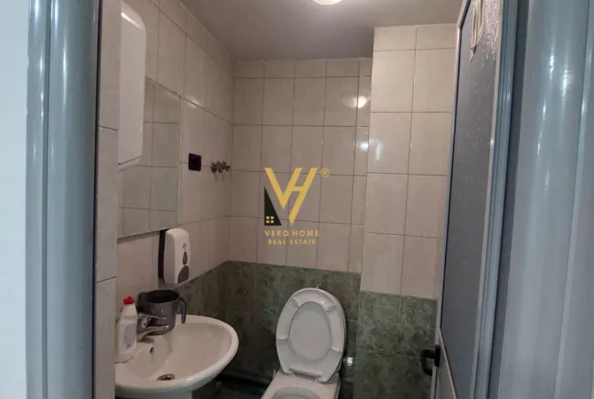 Business Property for Rent 1+1 in Tirana - 50,000 Leke