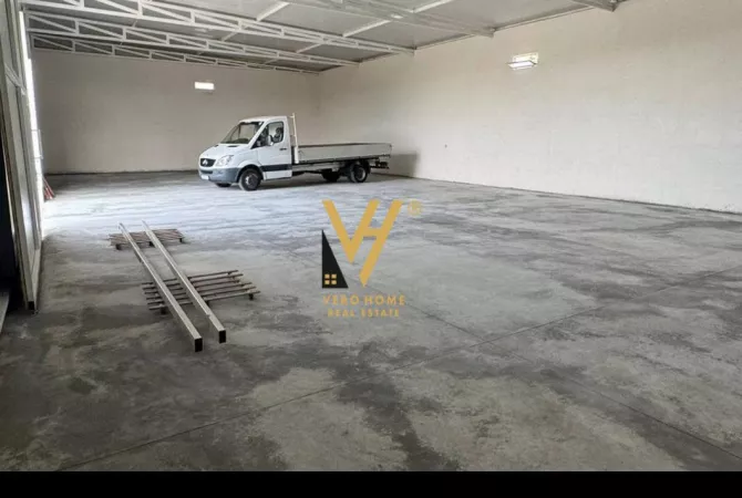 JEPET MAGAZINE 340 M2 ME QERA NE KAMEZ 1.500 EURO