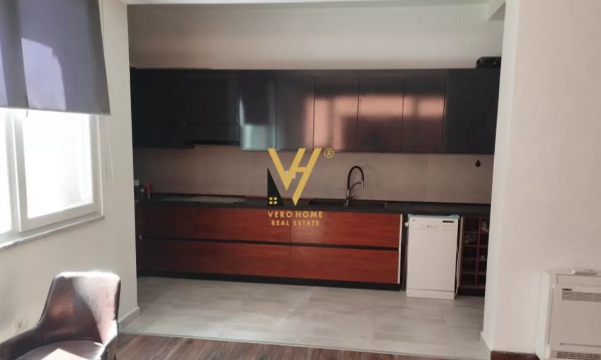 Shtepi ne shitje Apartament ne Tirane, 3+1, Mobilimi E mobiluar, Pagesa 255,000  Euro.