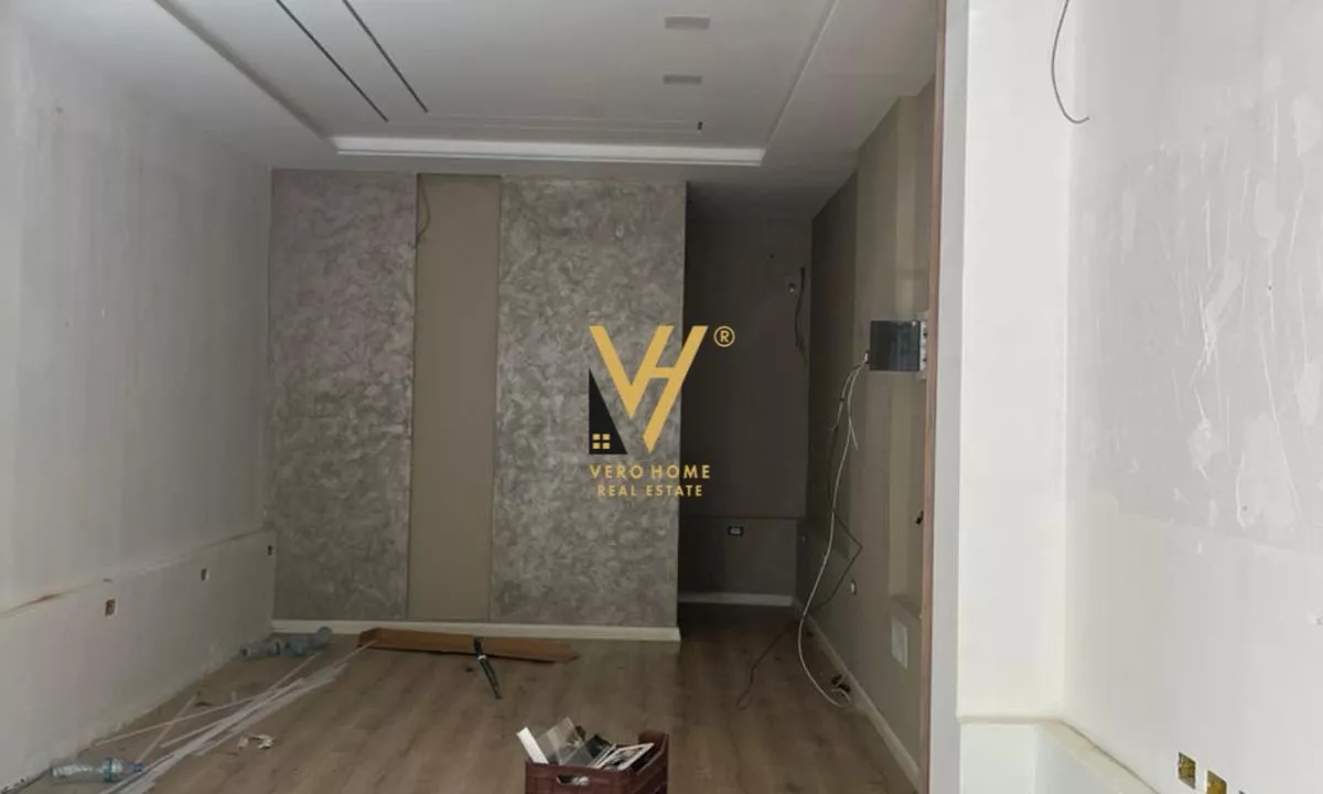 JEPET AMBIENT 40 M2 ME QERA TE ALI DEMI 600 EURO