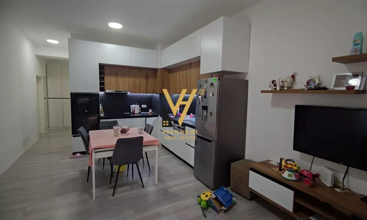 Shtepi ne shitje Apartament ne Tirane, 2+1, Mobilimi E mobiluar, Pagesa 176,000  Euro.