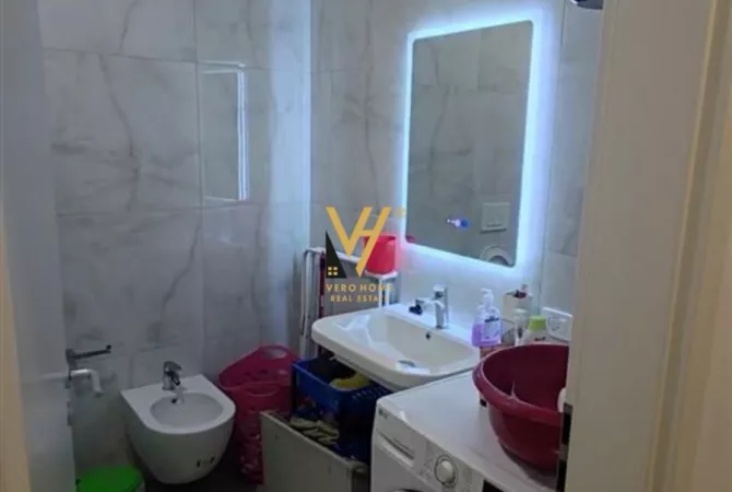 Shtepi ne shitje Apartament ne Tirane, 2+1, Mobilimi E mobiluar, Pagesa 176,000  Euro.