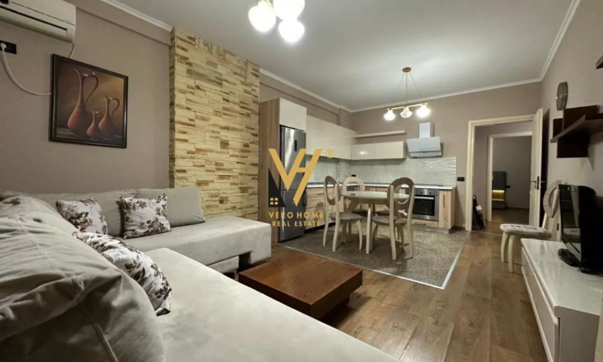 Shtepi ne shitje Apartament ne Tirane, 2+1, Mobilimi E mobiluar, Pagesa 143,000  Euro.