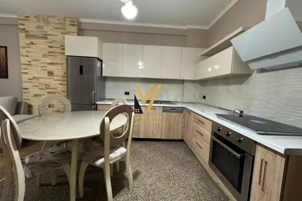 Shtepi ne shitje Apartament ne Tirane, 2+1, Mobilimi E mobiluar, Pagesa 143,000  Euro.