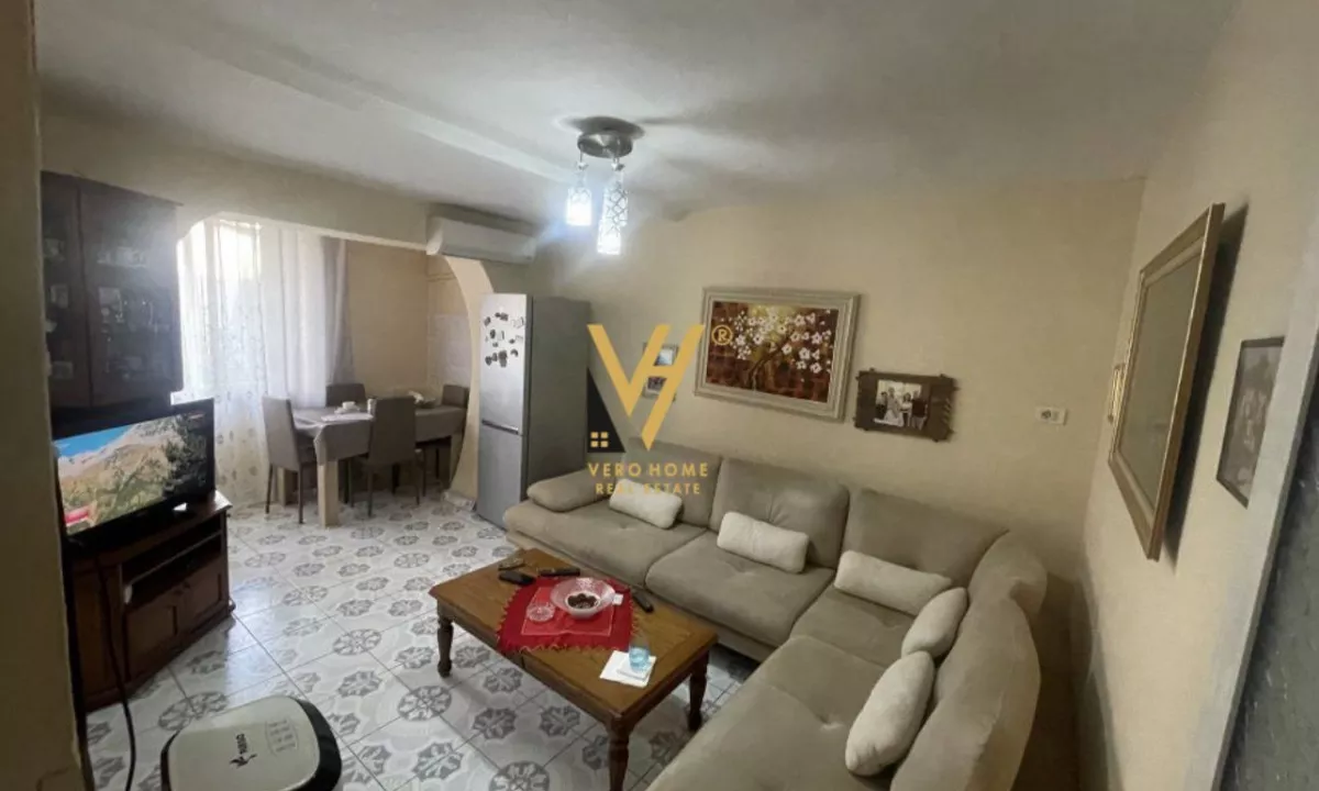 Shtepi ne shitje Apartament ne Tirane, 2+1, Mobilimi E mobiluar, Pagesa 130,000  Euro.