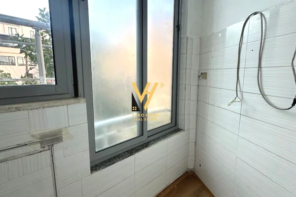 Business Property for Rent 3+1 in Tirana - 110,000 Leke