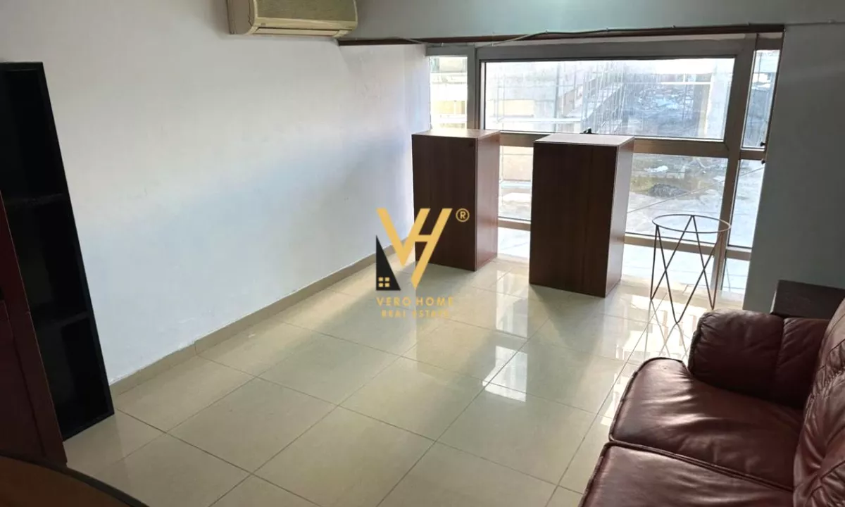 JEPET AMBIENT BIZNESI 61 M2 ME QERA TE ZOGU I ZI 1.000 EURO