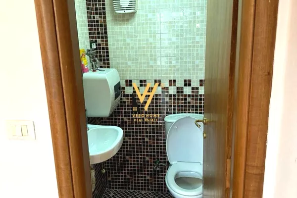 JEPET AMBIENT BIZNESI 61 M2 ME QERA TE ZOGU I ZI 1.000 EURO