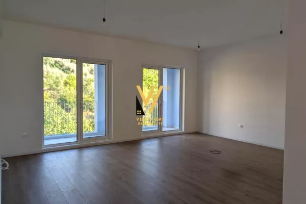 Shtepi me qera Apartament ne Tirane, 2+1, Mobilimi Bosh, pa mobiluar, Pagesa 550  Euro.