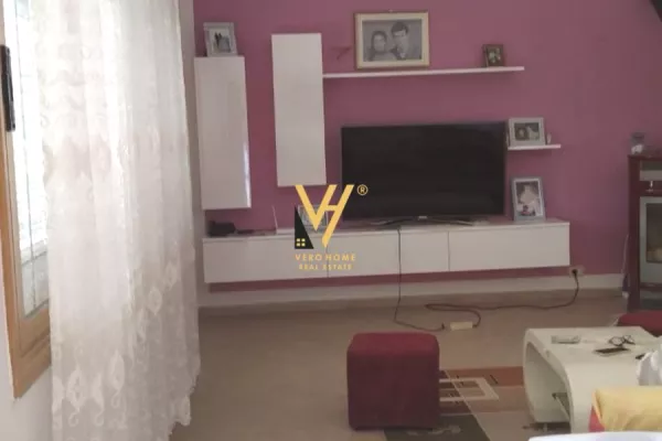 Shtepi ne shitje Vila Luksoze ne Vlore, 5+1, Mobilimi E mobiluar, Pagesa 750,000  Euro.