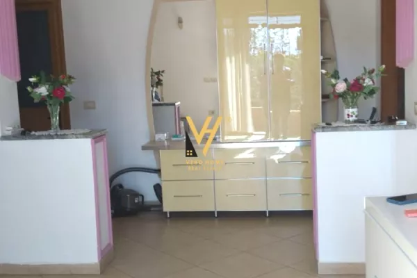 Shtepi ne shitje Vila Luksoze ne Vlore, 5+1, Mobilimi E mobiluar, Pagesa 750,000  Euro.