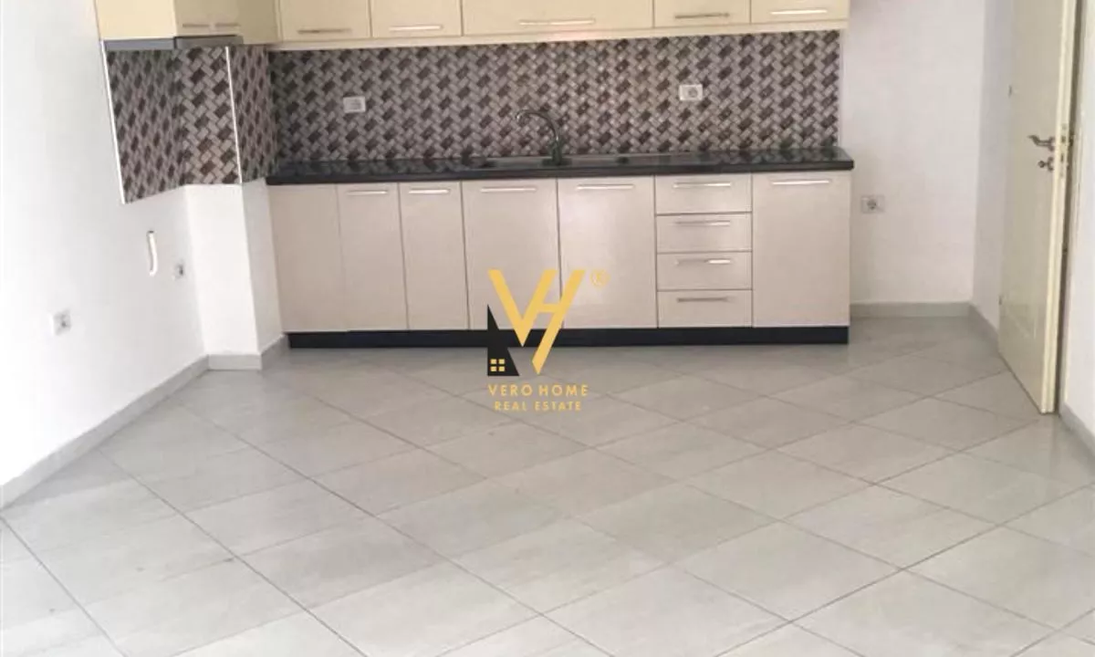 JEPET ZYRE 90 M2 ME QERA TE DON BOSKO 700 EURO