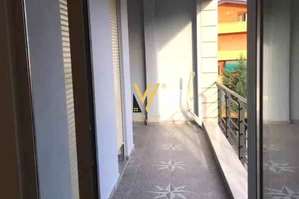 JEPET ZYRE 90 M2 ME QERA TE DON BOSKO 700 EURO