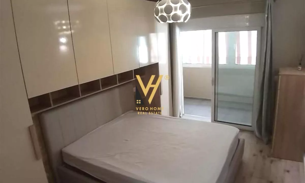 Shtepi ne shitje Apartament ne Tirane, 2+1, Mobilimi E mobiluar, Pagesa 160,000  Euro.