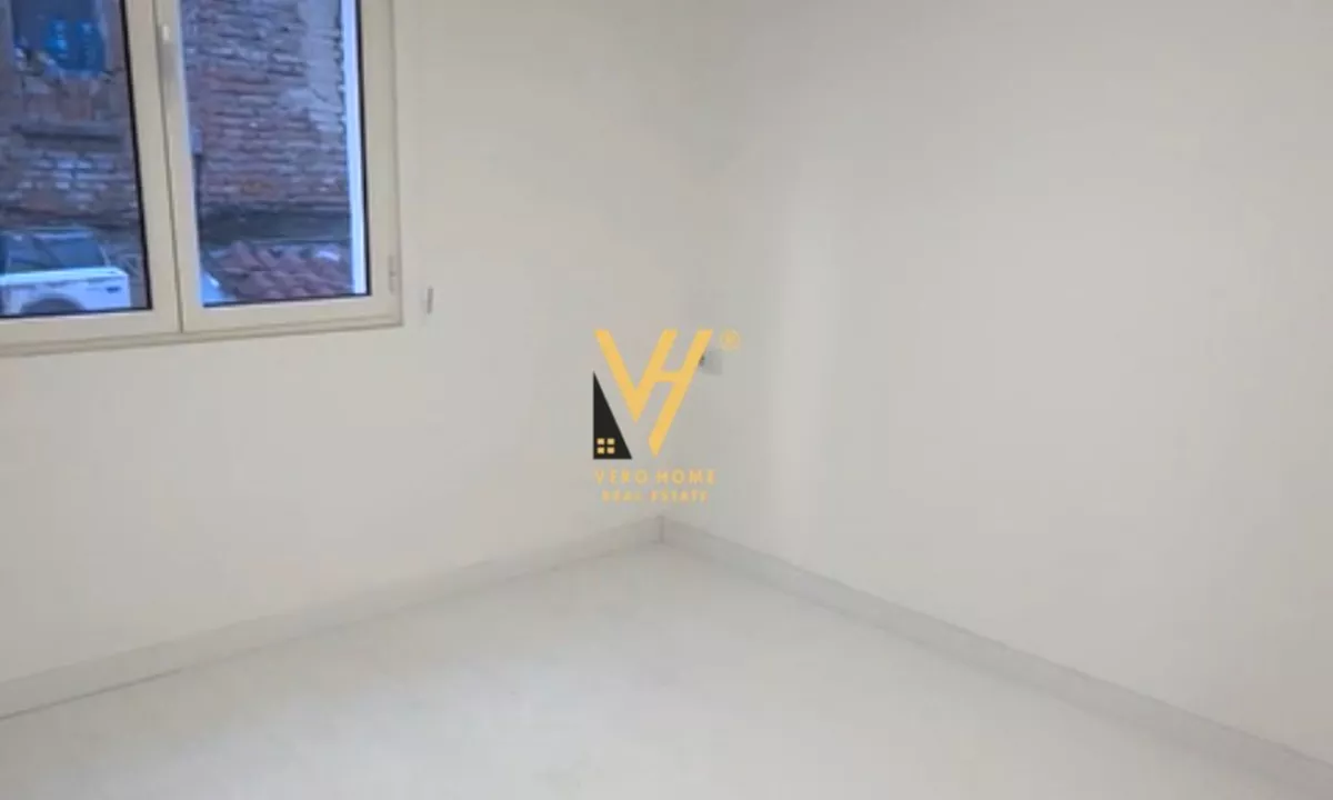 Shtepi ne shitje Apartament ne Tirane, 1+1, Mobilimi Bosh, pa mobiluar, Pagesa 155,000  Euro.