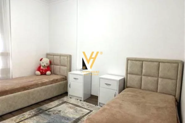 Shtepi ne shitje Apartament ne Tirane, 2+1, Mobilimi E mobiluar, Pagesa 180,000  Euro.