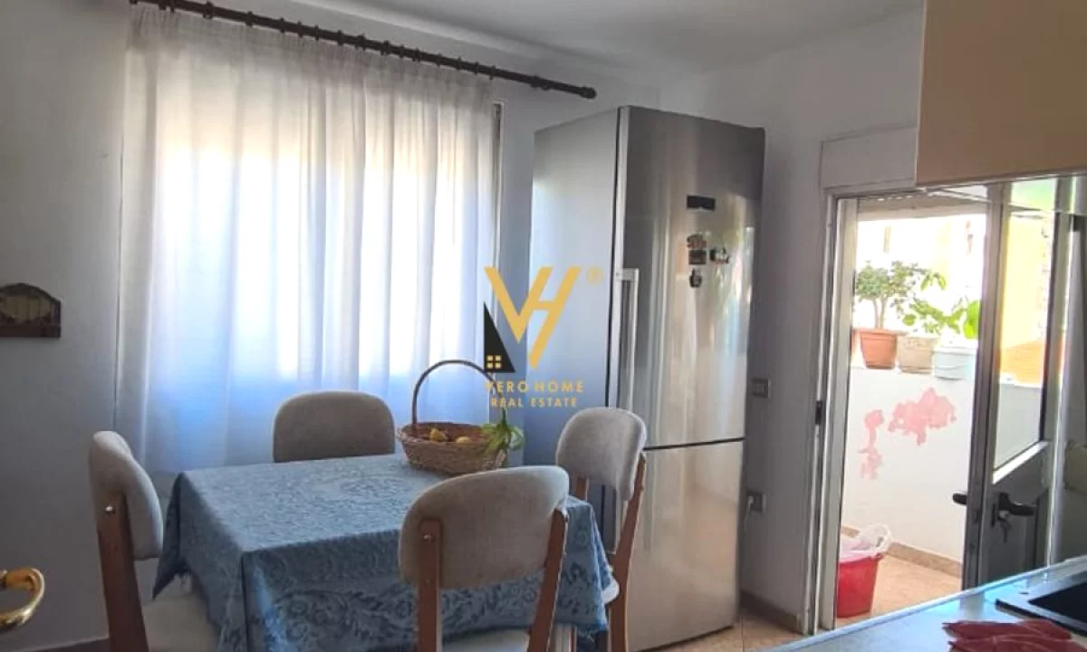 Shtepi ne shitje Apartament ne Tirane, 2+1, Mobilimi E mobiluar, Pagesa 140,000  Euro.