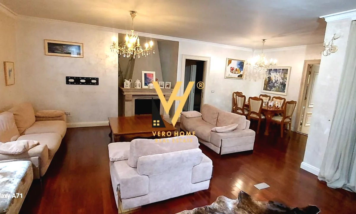 Shtepi ne shitje Apartament ne Tirane, 3+1, Mobilimi E mobiluar, Pagesa 620,000  Euro.