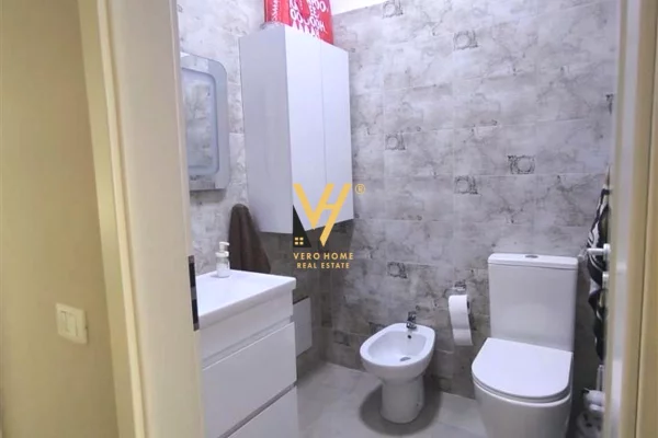 Shtepi ne shitje Apartament ne Tirane, 2+1, Mobilimi E mobiluar, Pagesa 202,000  Euro.