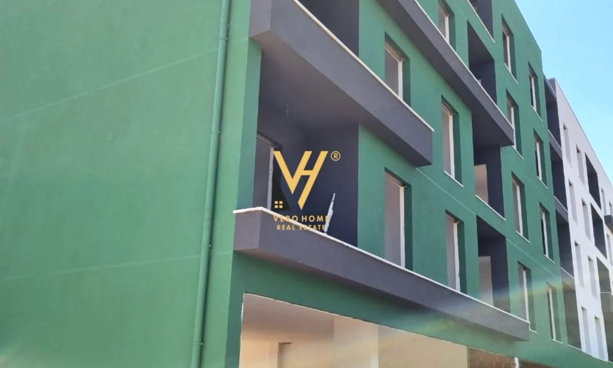 Shtepi ne shitje Apartament ne Tirane, 2+1, Mobilimi Bosh, pa mobiluar, Pagesa 64,000  Euro.