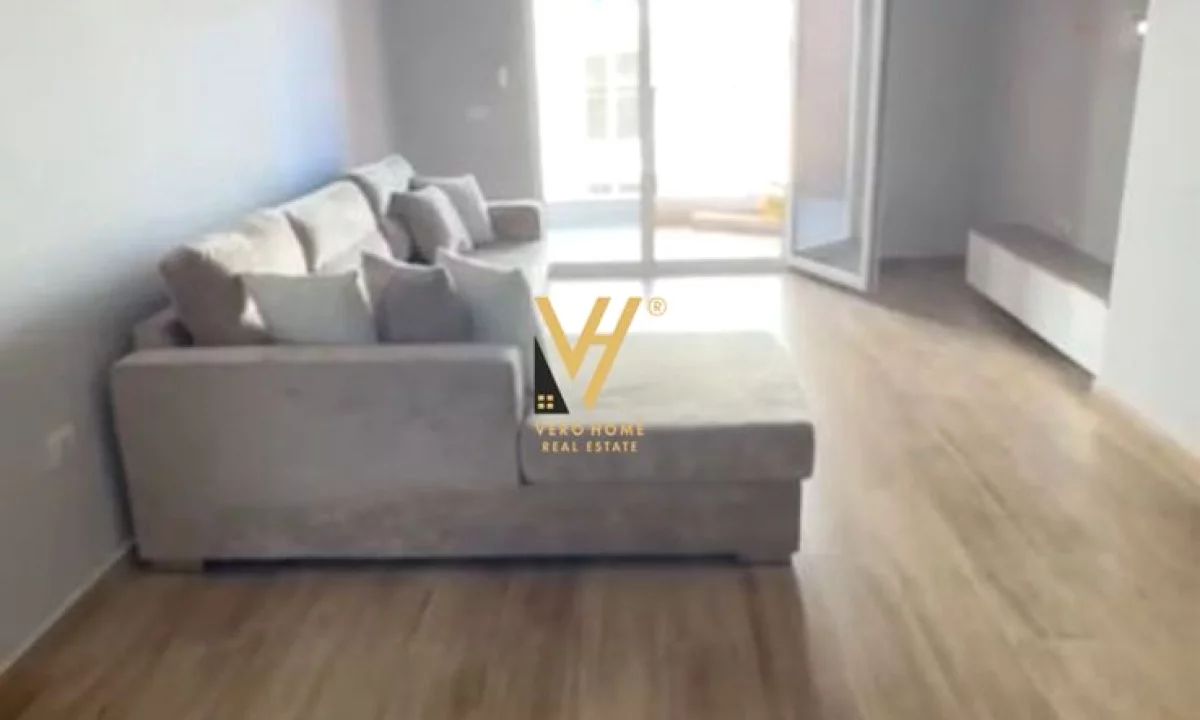 Shtepi ne shitje Apartament ne Tirane, 2+1, Mobilimi E mobiluar, Pagesa 125,000  Euro.