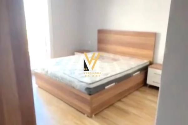 Shtepi ne shitje Apartament ne Tirane, 2+1, Mobilimi E mobiluar, Pagesa 125,000  Euro.