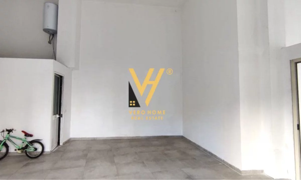 JEPET DYQAN 55 M2 ME QIRA TE BARRIKADA 600 EURO