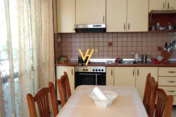 Shtepi me qera Apartament ne Durres, 1+1, Mobilimi E mobiluar, Pagesa 350  Euro.