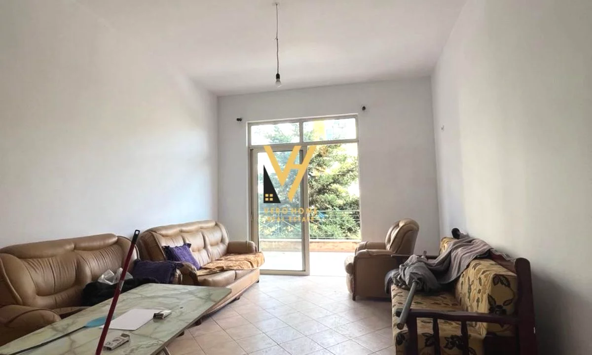 Shtepi ne shitje Apartament ne Tirane, 2+1, Mobilimi Pjeserisht e mobiluar, Pagesa 160,000  Euro.