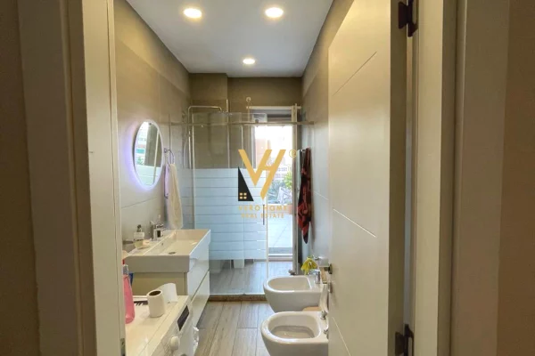 Shtepi ne shitje Apartament ne Tirane, 3+1, Mobilimi E mobiluar, Pagesa 250,000  Euro.