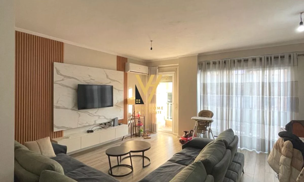 Shtepi ne shitje Apartament ne Tirane, 3+1, Mobilimi E mobiluar, Pagesa 250,000  Euro.