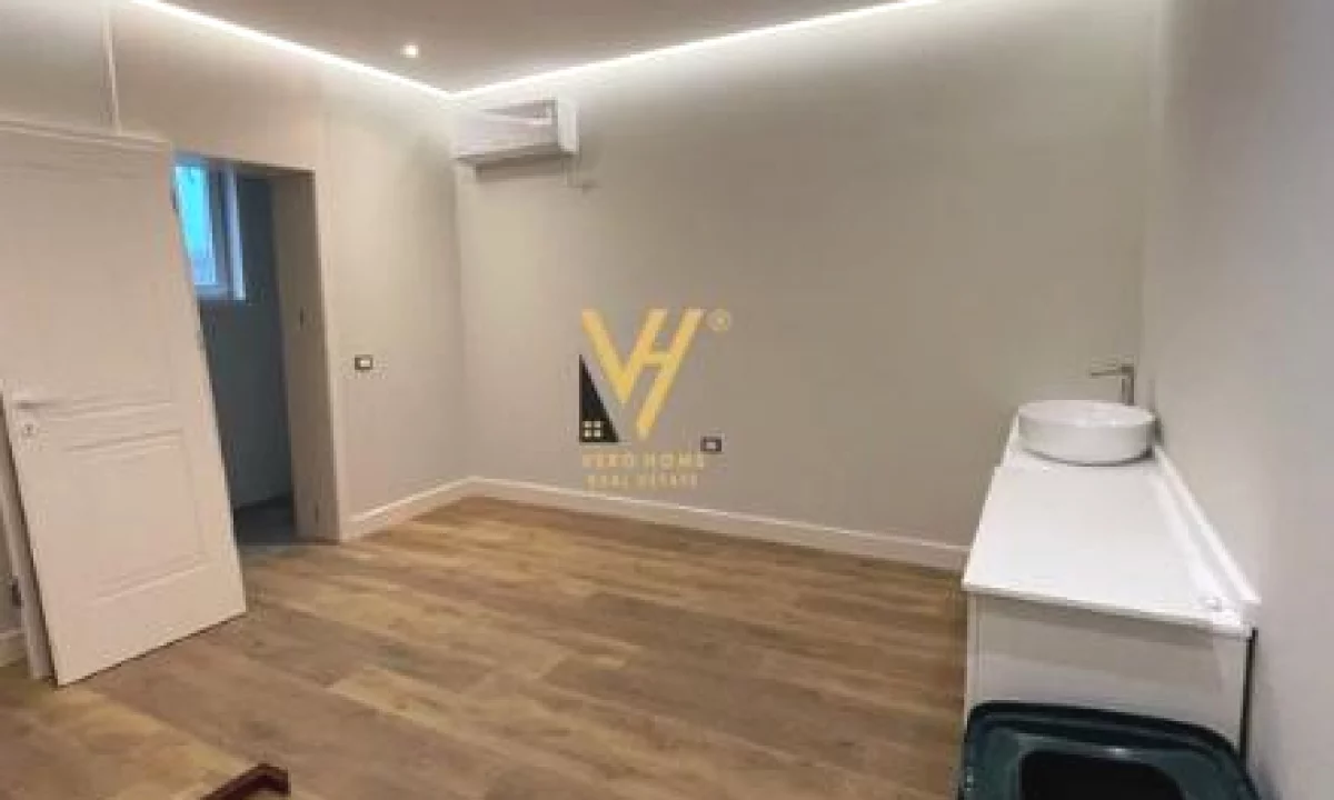 JEPET DYQAN 70 M2 ME QIRA TE KOMUNA E PARISIT 1.500 EURO