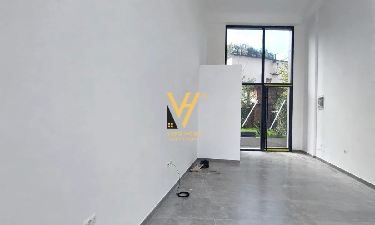 JEPET DYQAN 28 M2 ME QERA TE RRUGA E DIBRES 60.000 LEKE