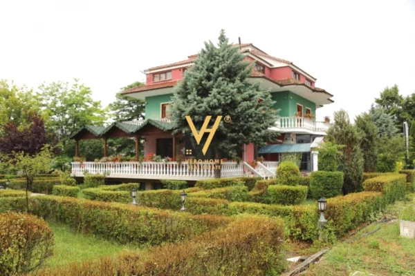 SHITET HOTEL 3 KATESH NE KORCE 500.000 EURO