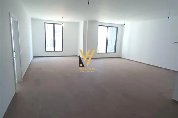 Business Property for Rent 3+1 in Tirana - 95,000 Leke