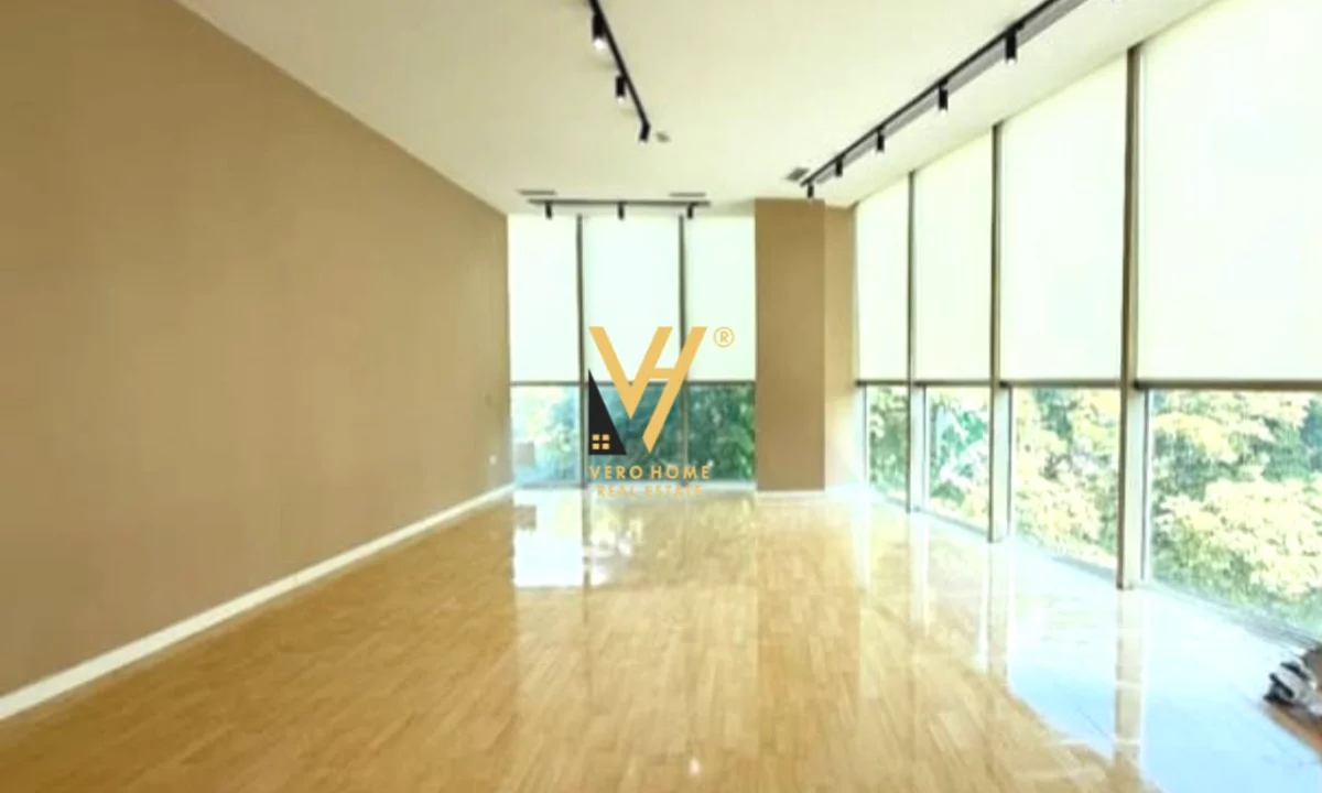 JEPET ZYRE 54 M2 ME QIRA TE MYSLYM SHYRI 1.200 EURO