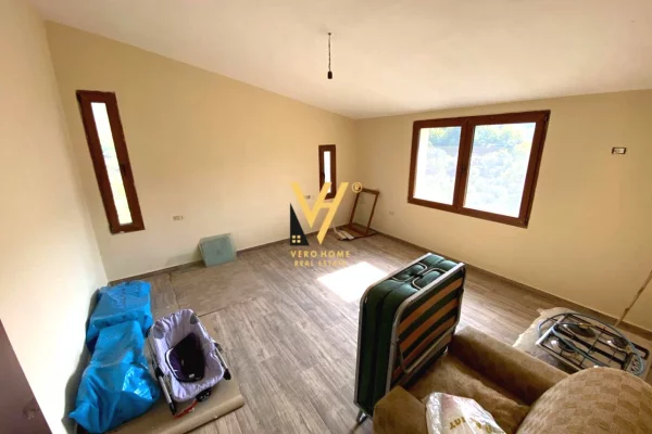 Shtepi ne shitje Vila Luksoze ne Tirane, 6+1, Mobilimi Pjeserisht e mobiluar, Pagesa 400,000  Euro.