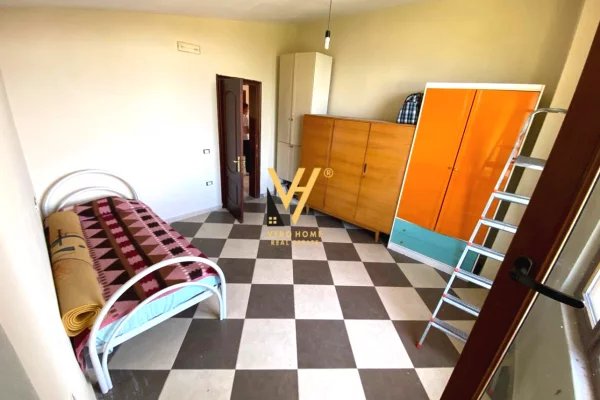 Shtepi ne shitje Vila Luksoze ne Tirane, 6+1, Mobilimi Pjeserisht e mobiluar, Pagesa 400,000  Euro.