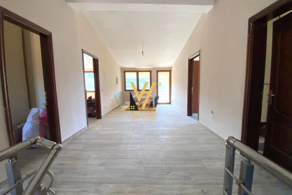 Shtepi me qera Vila Luksoze ne Tirane, 5+1, Mobilimi Pjeserisht e mobiluar, Pagesa 1,000  Euro.