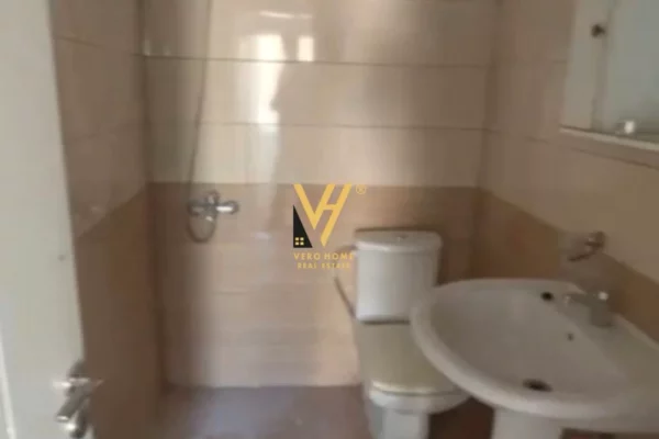 Shtepi ne shitje Shtepi Private ne Tirane, 2+1, Mobilimi E mobiluar, Pagesa 160,000  Euro.