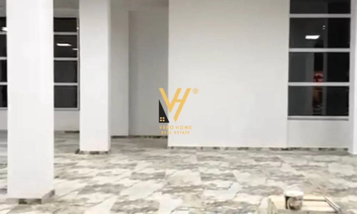 JEPET AMBIENT BIZNESI 670 M2 ME QERA TE FRESKU 5.000 EURO